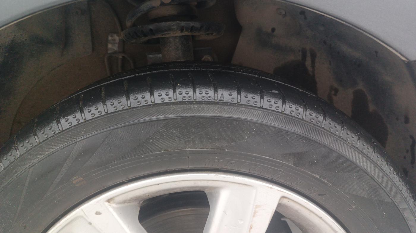 2014 Volkswagen Polo COMFORTLINE 1.5L, Diesel, Manual, 70,007 km, Right Front Tyre Tread