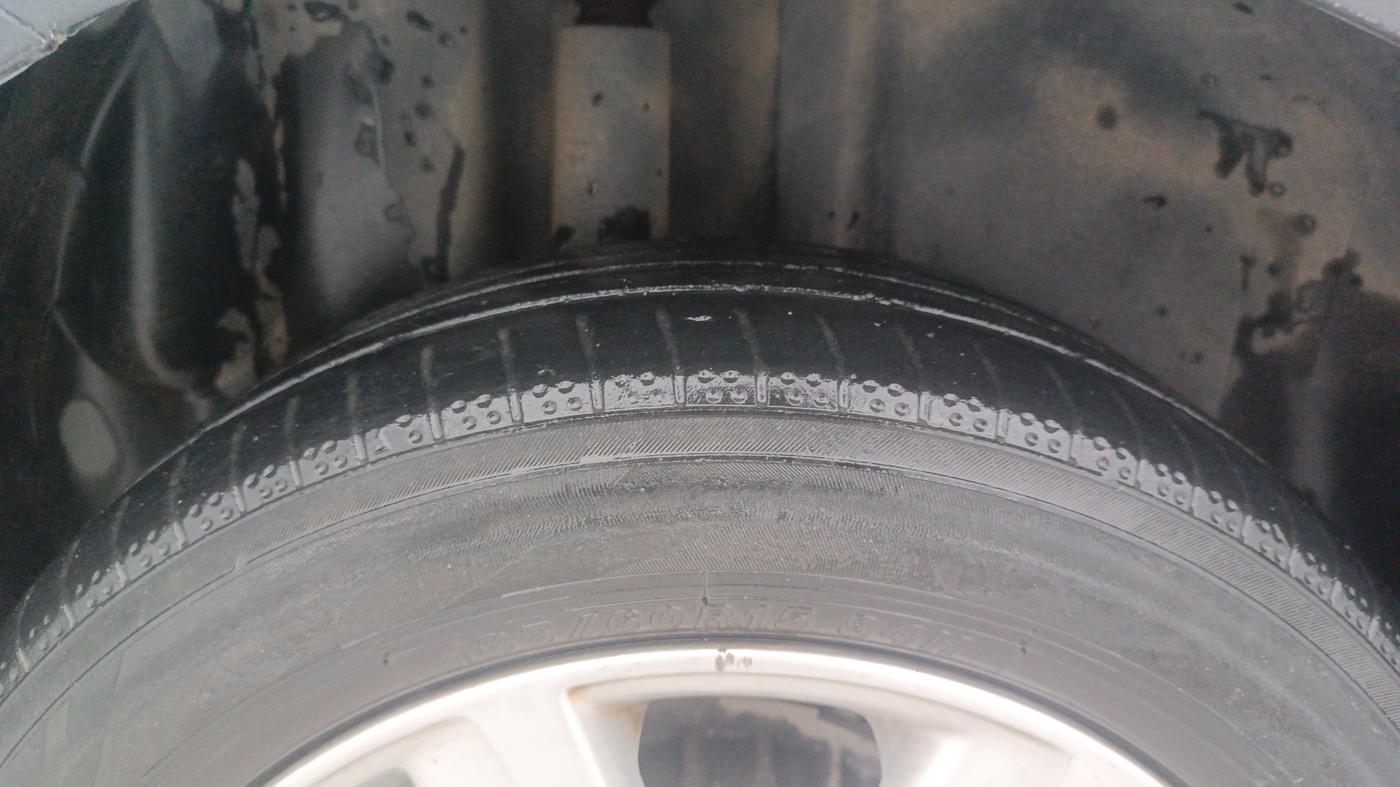 2014 Volkswagen Polo COMFORTLINE 1.5L, Diesel, Manual, 70,007 km, Right Rear Tyre Tread