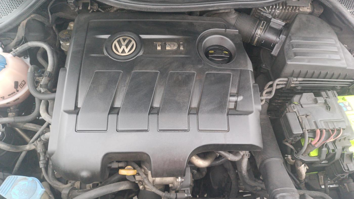 2014 Volkswagen Polo COMFORTLINE 1.5L, Diesel, Manual, 70,007 km, Engine View