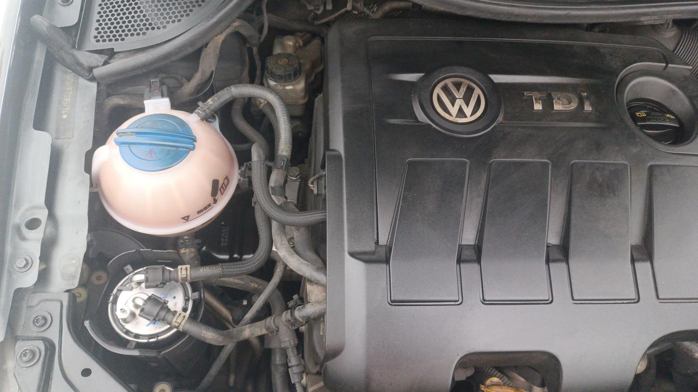 2014 Volkswagen Polo COMFORTLINE 1.5L, Diesel, Manual, 70,007 km, Engine View - Right