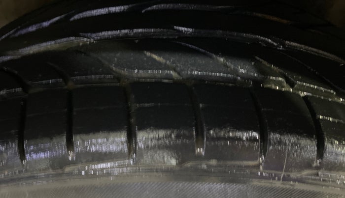 2014 Ford Ecosport TITANIUM 1.0L ECOBOOST, Petrol, Manual, 1,06,819 km, Left Rear Tyre Tread