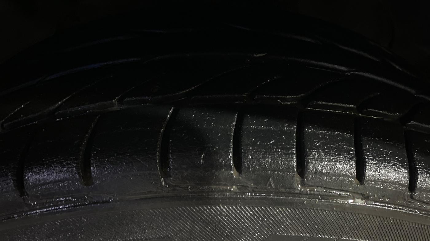 2014 Ford Ecosport TITANIUM 1.0L ECOBOOST, Petrol, Manual, 1,06,831 km, Left Front Tyre Tread