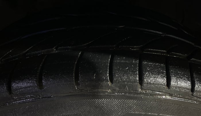 2014 Ford Ecosport TITANIUM 1.0L ECOBOOST, Petrol, Manual, 1,06,819 km, Left Front Tyre Tread