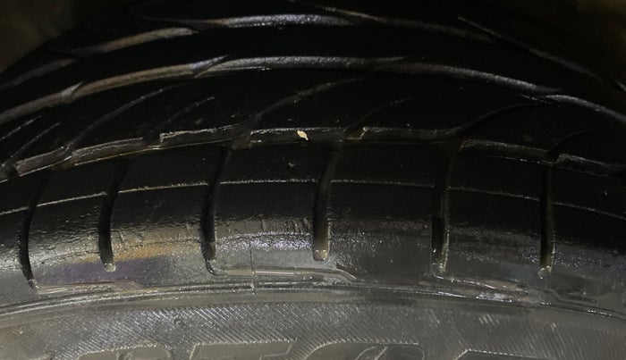 2014 Ford Ecosport TITANIUM 1.0L ECOBOOST, Petrol, Manual, 1,06,819 km, Right Rear Tyre Tread