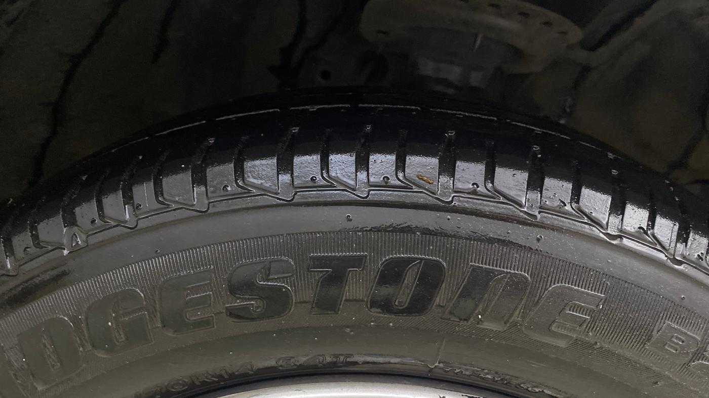 2013 Hyundai i20 MAGNA (O) 1.2, Petrol, Manual, 63,913 km, Right Front Tyre Tread
