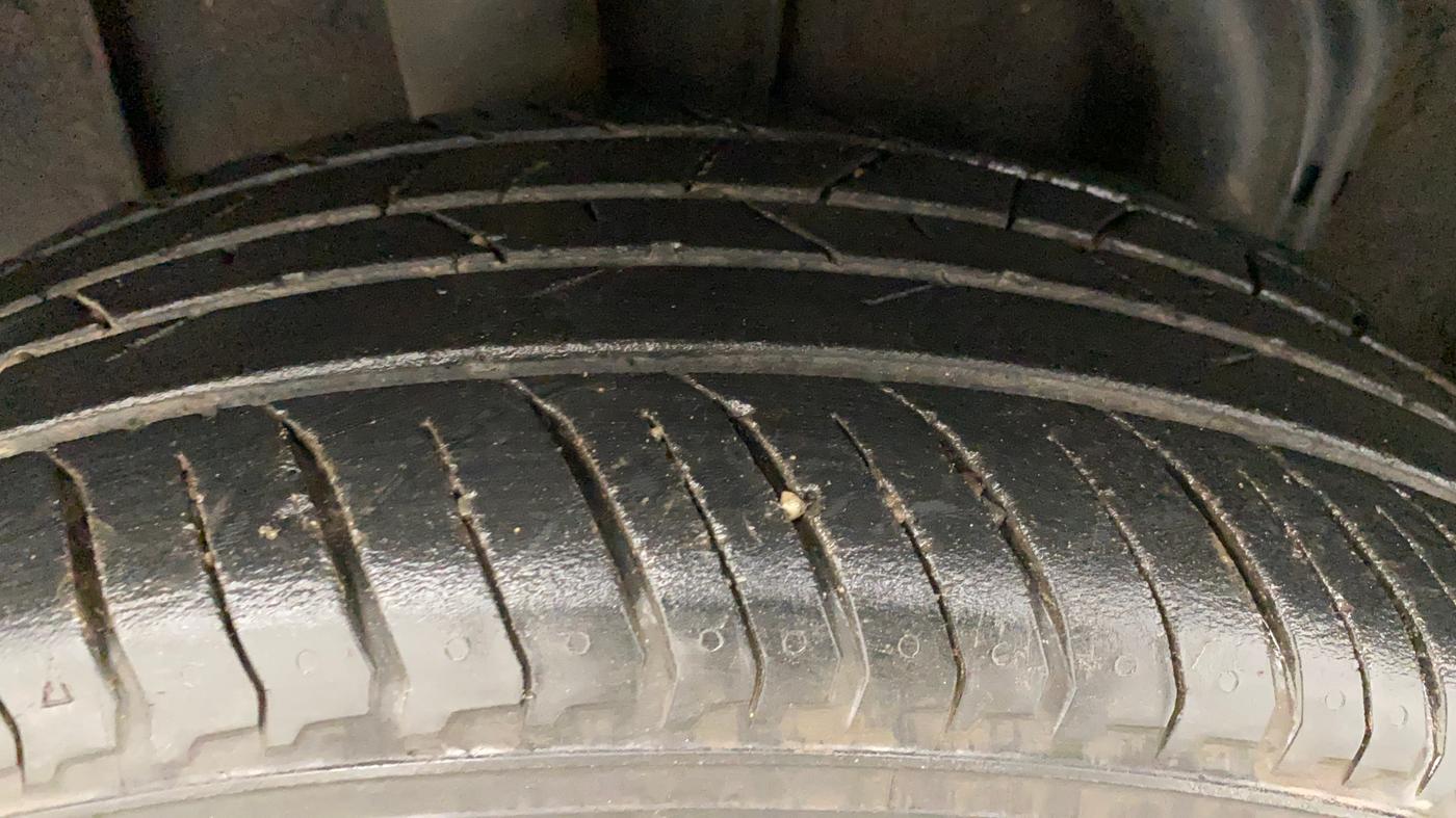 2021 Nissan MAGNITE XV PREMIUM DUAL TONE, Petrol, Manual, 24,085 km, Right Rear Tyre Tread