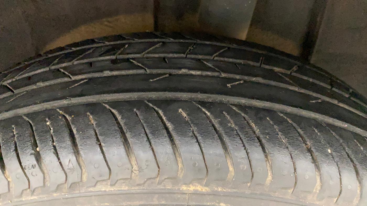 2021 Nissan MAGNITE XV PREMIUM DUAL TONE, Petrol, Manual, 24,085 km, Left Rear Tyre Tread