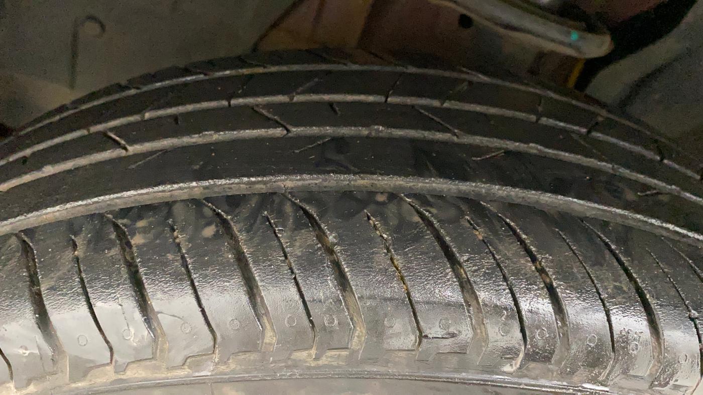2021 Nissan MAGNITE XV PREMIUM DUAL TONE, Petrol, Manual, 24,085 km, Left Front Tyre Tread