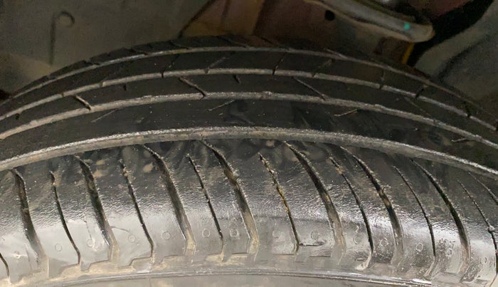 2021 Nissan MAGNITE XV PREMIUM DUAL TONE, Petrol, Manual, 24,085 km, Left Front Tyre Tread