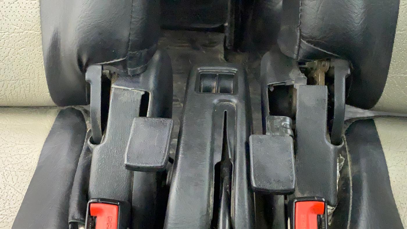 2019 Maruti Eeco 7 STR, CNG, Manual, 31,626 km, Driver Side Adjustment Panel
