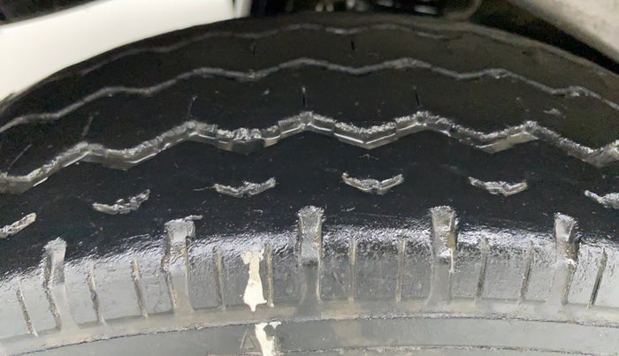 2019 Maruti Eeco 7 STR, CNG, Manual, 31,626 km, Right Rear Tyre Tread