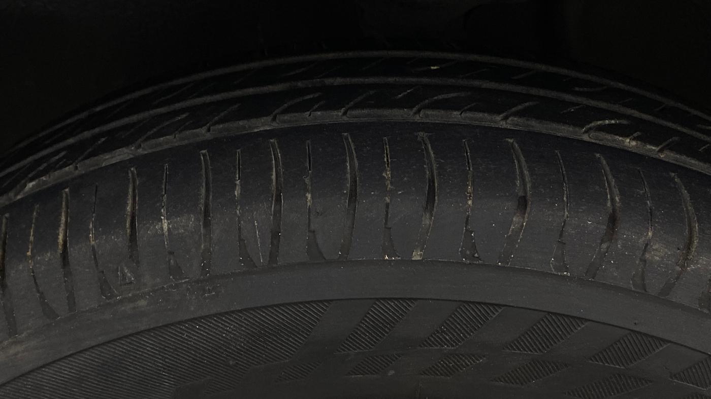 2016 Maruti Alto K10 VXI, Petrol, Manual, 58,591 km, Left Front Tyre Tread