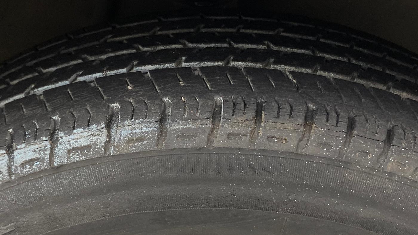 2016 Maruti Alto K10 VXI, Petrol, Manual, 58,591 km, Right Front Tyre Tread