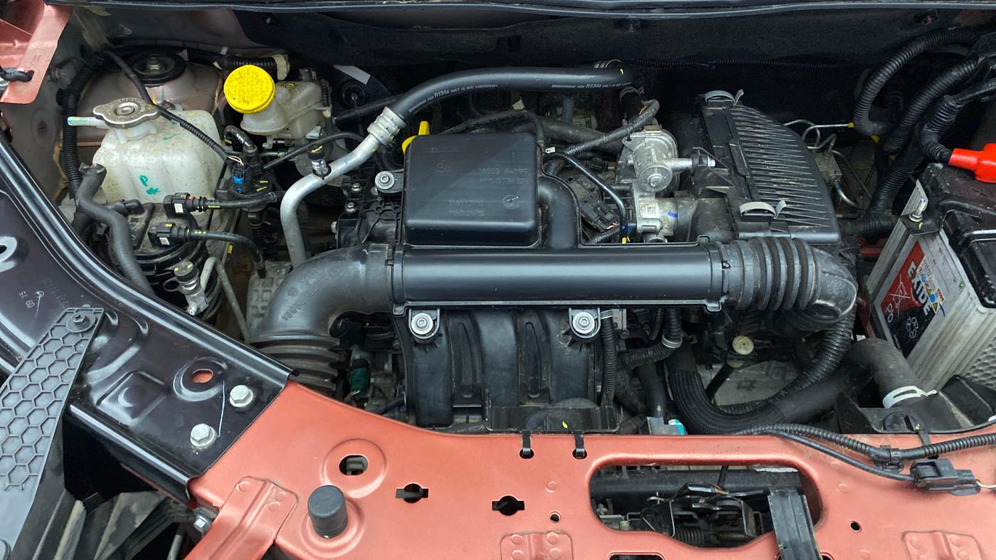 2025 Nissan MAGNITE N-Connecta B4D 1.0 Petrol MT, Petrol, Manual, 12,628 km, Engine View - Right