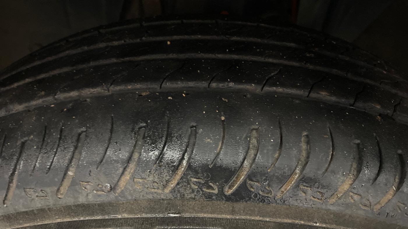2025 Nissan MAGNITE N-Connecta B4D 1.0 Petrol MT, Petrol, Manual, 12,628 km, Left Front Tyre Tread