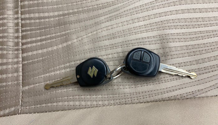 2018 Maruti Dzire VDI, Diesel, Manual, 75,880 km, Key Close Up