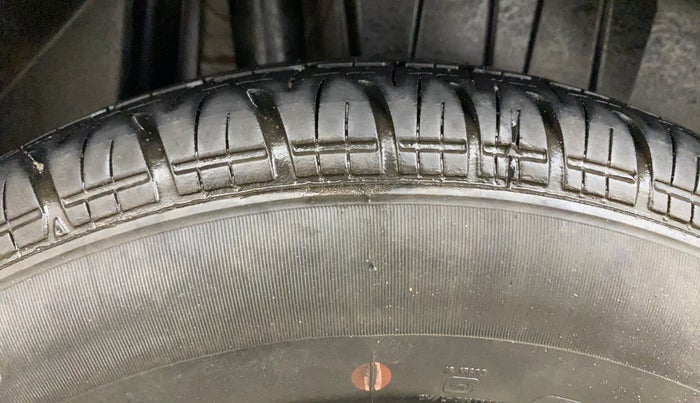 2018 Maruti Dzire VDI, Diesel, Manual, 75,880 km, Right Rear Tyre Tread