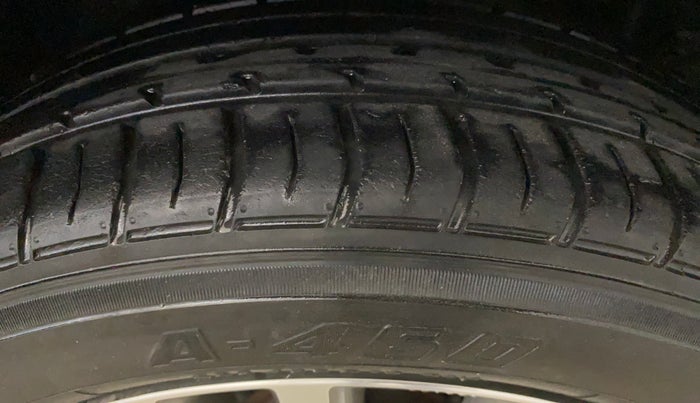 2015 Toyota Corolla Altis VL CVT PETROL, Petrol, Automatic, 63,955 km, Right Front Tyre Tread