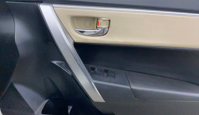 2015 Toyota Corolla Altis VL CVT PETROL, Petrol, Automatic, 63,955 km, Driver Side Door Panels Control