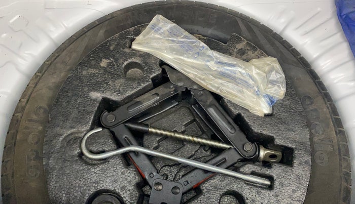 2019 Mahindra XUV300 W6 1.5 DIESEL, Diesel, Manual, 66,858 km, Spare Tyre