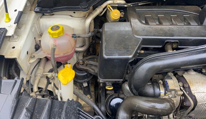 2019 Mahindra XUV300 W6 1.5 DIESEL, Diesel, Manual, 66,858 km, Engine View - Right