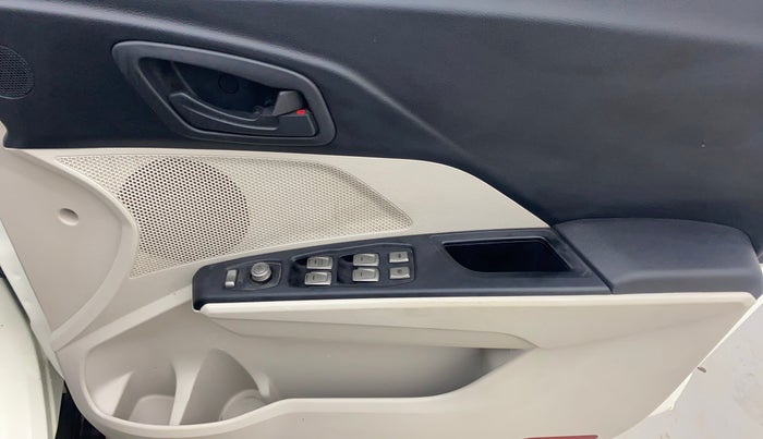 2019 Mahindra XUV300 W6 1.5 DIESEL, Diesel, Manual, 66,858 km, Driver Side Door Panels Control