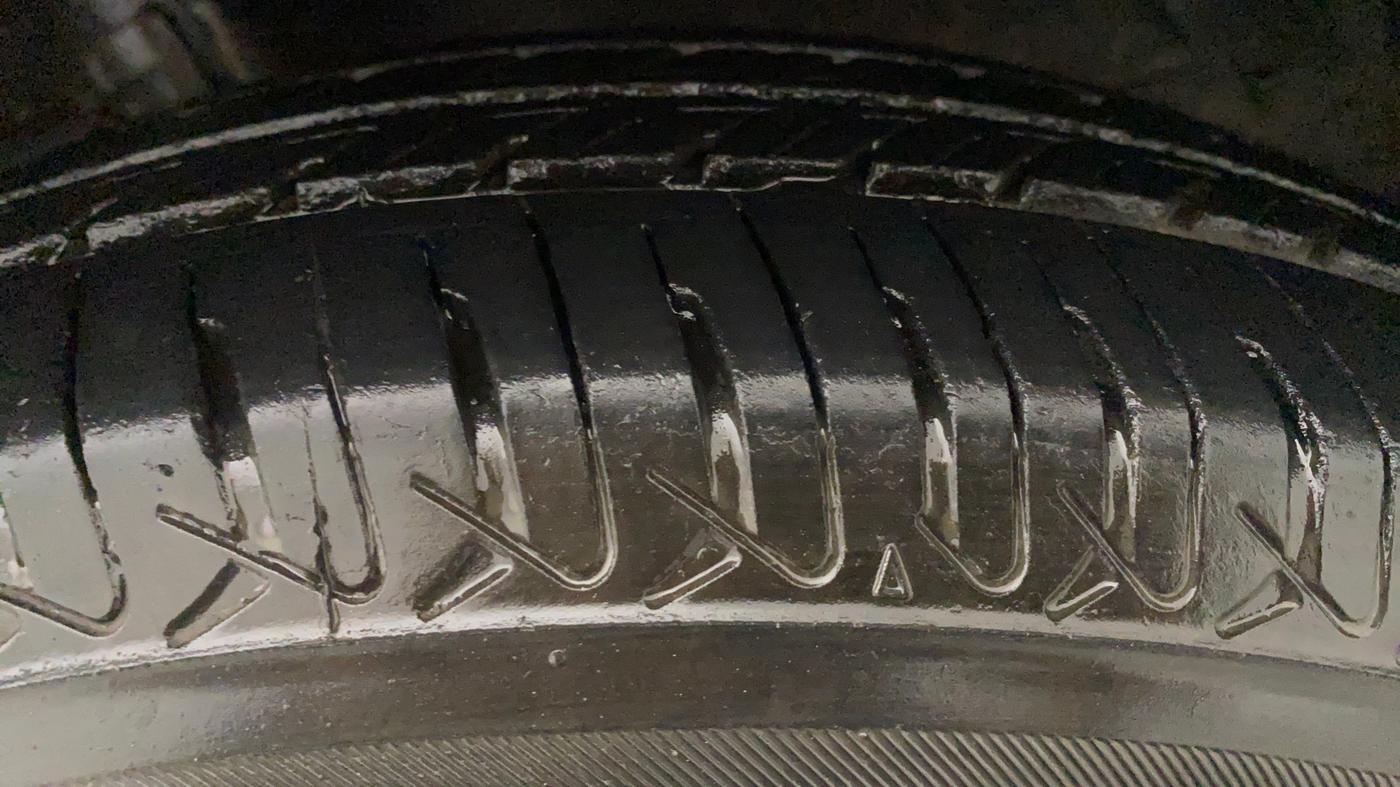 2017 Maruti Swift VXI, Petrol, Manual, 37,591 km, Left Front Tyre Tread