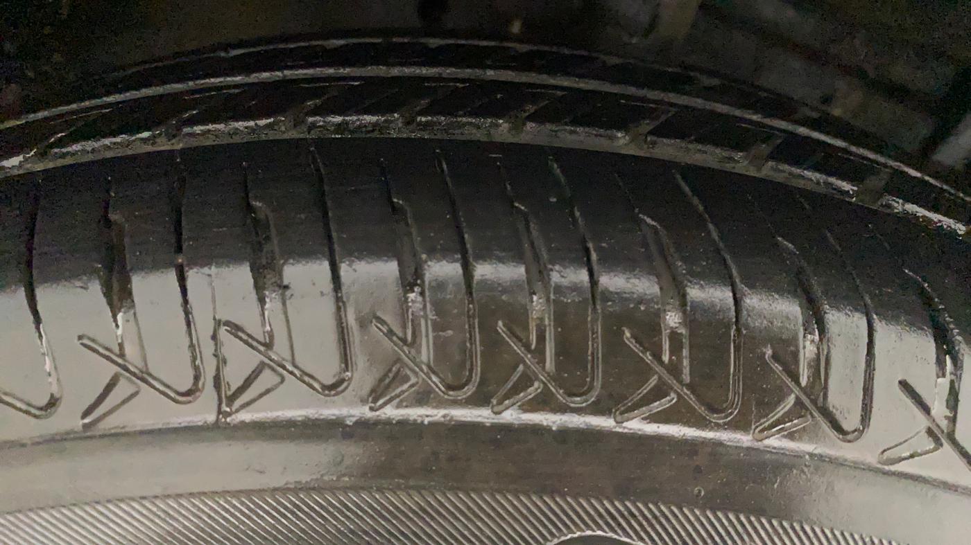 2017 Maruti Swift VXI, Petrol, Manual, 37,591 km, Right Rear Tyre Tread