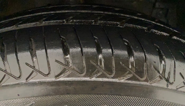 2017 Maruti Swift VXI, Petrol, Manual, 37,591 km, Left Rear Tyre Tread