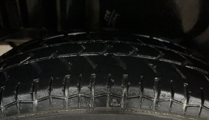 2015 Maruti Swift Dzire VXI, Petrol, Manual, 30,388 km, Right Rear Tyre Tread