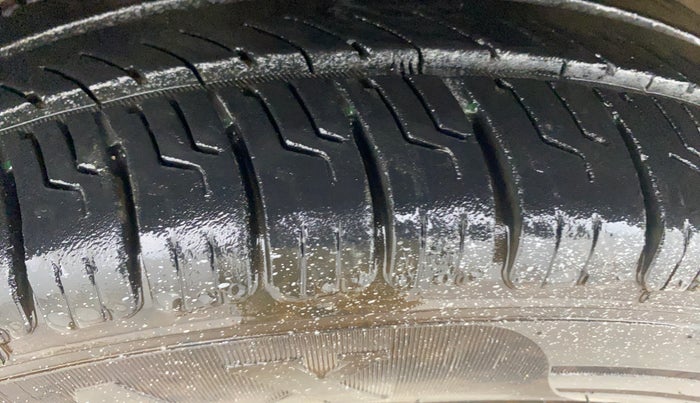 2012 Maruti A Star VXI, Petrol, Manual, 58,911 km, Left Front Tyre Tread