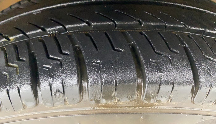 2012 Maruti A Star VXI, Petrol, Manual, 58,911 km, Right Front Tyre Tread