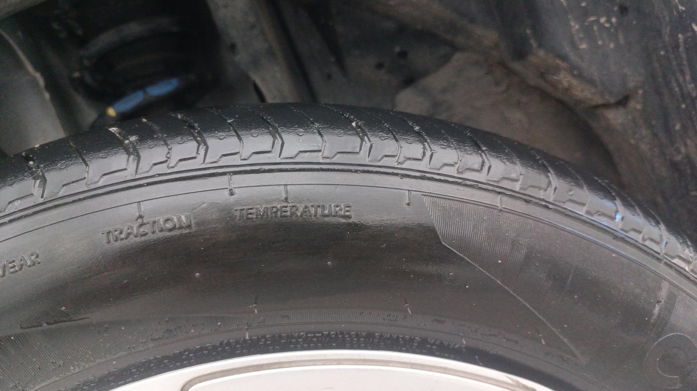 2022 Renault Kiger RXT AMT, Petrol, Automatic, 12,441 km, Left Front Tyre Tread