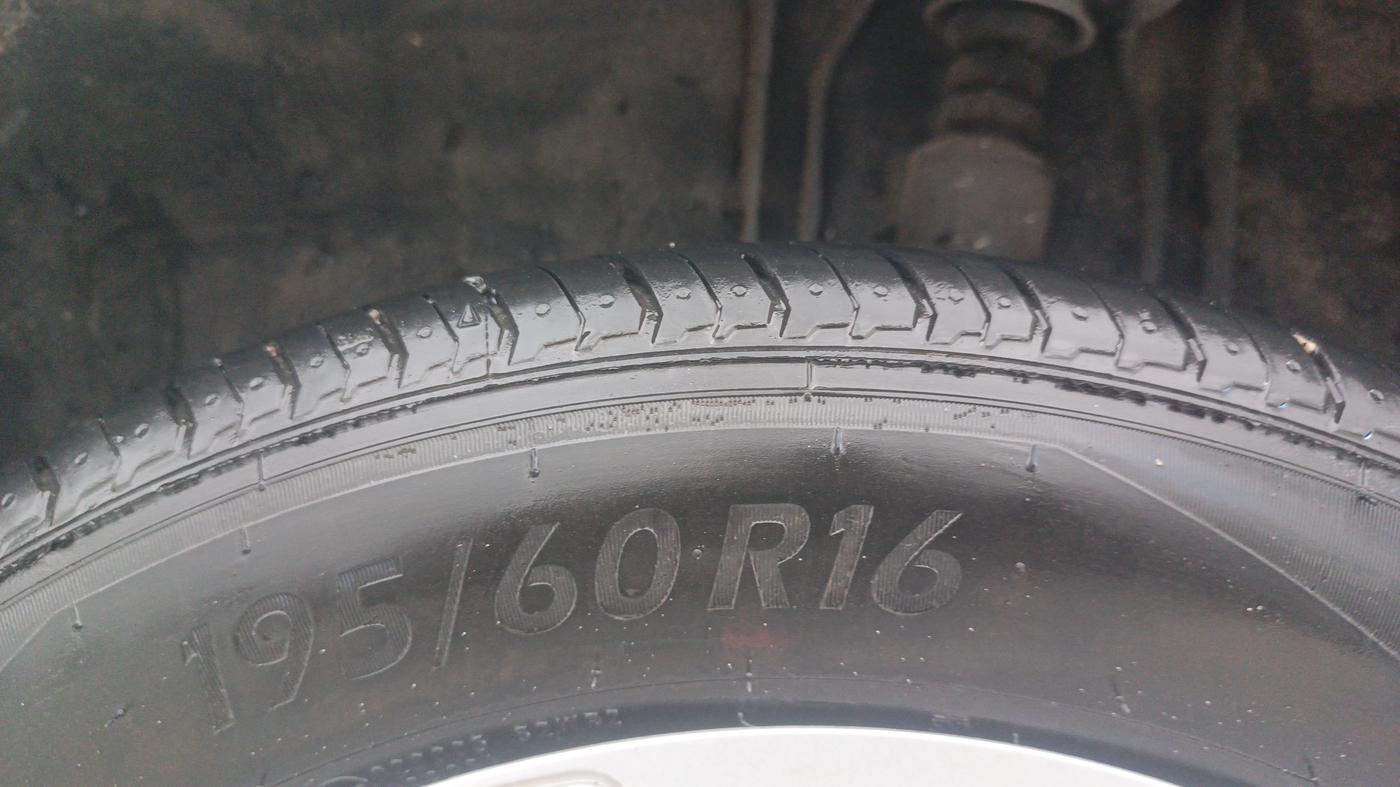 2022 Renault Kiger RXT AMT, Petrol, Automatic, 12,441 km, Left Rear Tyre Tread