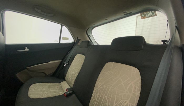 2016 Hyundai Grand i10 SPORTZ 1.2 KAPPA VTVT, Petrol, Manual, 13,996 km, Right Side Rear Door Cabin