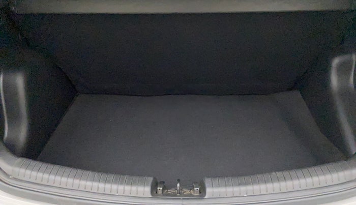 2016 Hyundai Grand i10 SPORTZ 1.2 KAPPA VTVT, Petrol, Manual, 13,996 km, Boot Inside