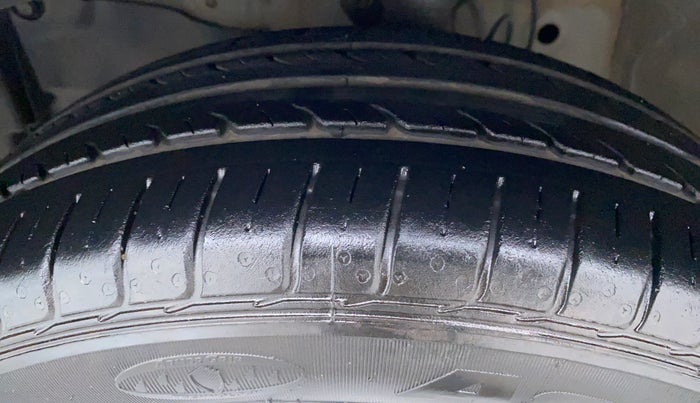 2015 Honda Jazz 1.2 V MT, Petrol, Manual, 55,247 km, Left Front Tyre Tread