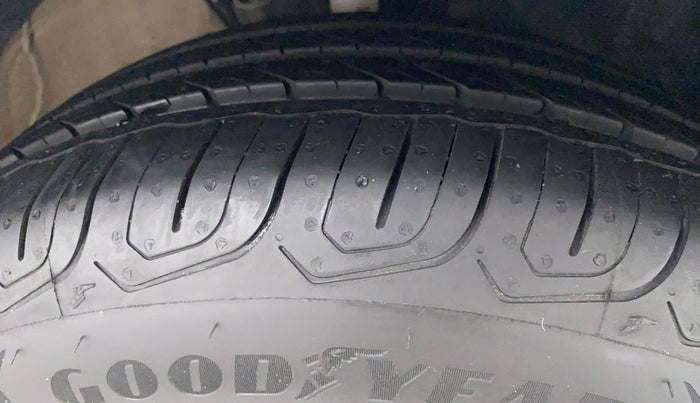2020 Volkswagen Polo COMFORTLINE 1.0L MPI, Petrol, Manual, 20,544 km, Right Front Tyre Tread