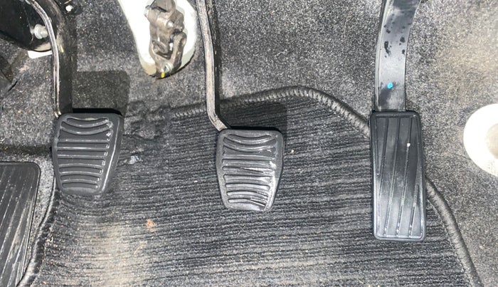 2016 Mahindra Kuv100 K6 PLUS 6 STR, Petrol, Manual, 37,851 km, Pedals