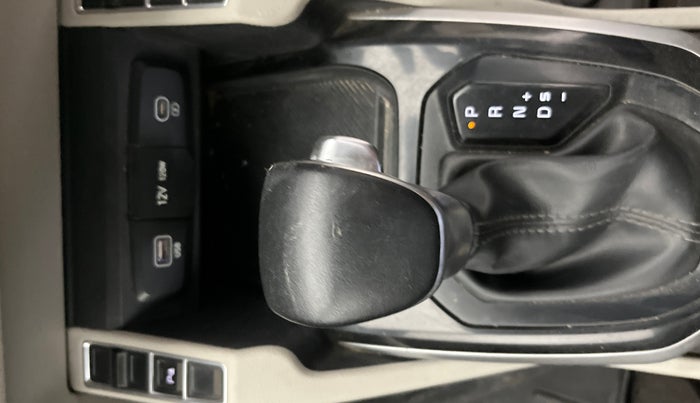 2023 KIA CARENS  PRESTIGE PLUS 1.5 TURBO PETROL DCT 7 STR, Petrol, Automatic, 1,09,018 km, Gear Lever