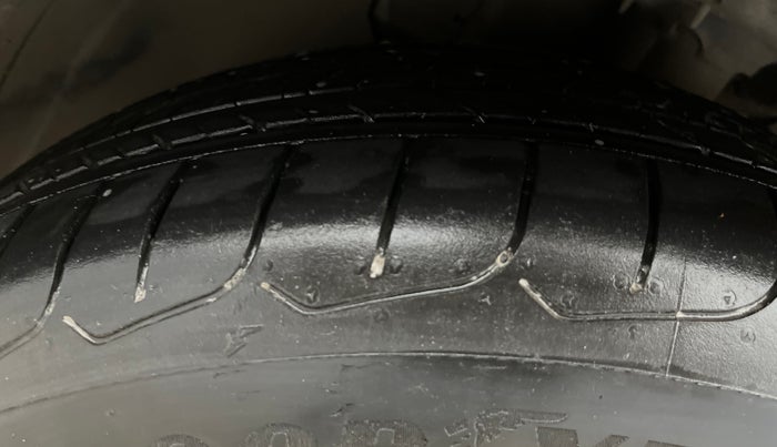 2023 KIA CARENS  PRESTIGE PLUS 1.5 TURBO PETROL DCT 7 STR, Petrol, Automatic, 1,09,018 km, Left Front Tyre Tread