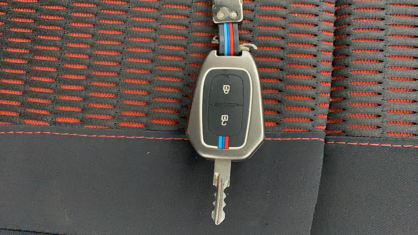 2018 Renault Duster 85 PS RXS MT DIESEL, Diesel, Manual, 1,00,027 km, Key Close Up