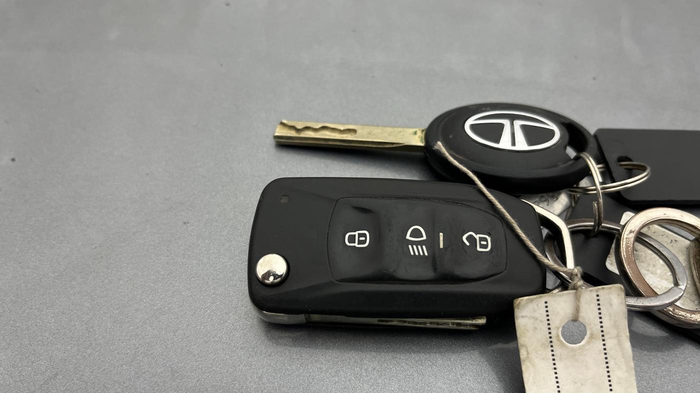 2019 Tata TIGOR XZA PLUS PETROL, CNG, Automatic, 69,719 km, Key Close Up