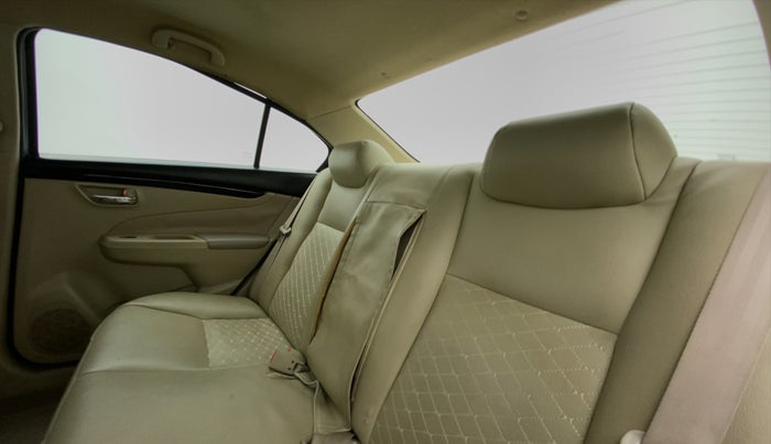 2017 Maruti Ciaz DELTA 1.4 VVT, Petrol, Manual, 66,931 km, Right Side Rear Door Cabin