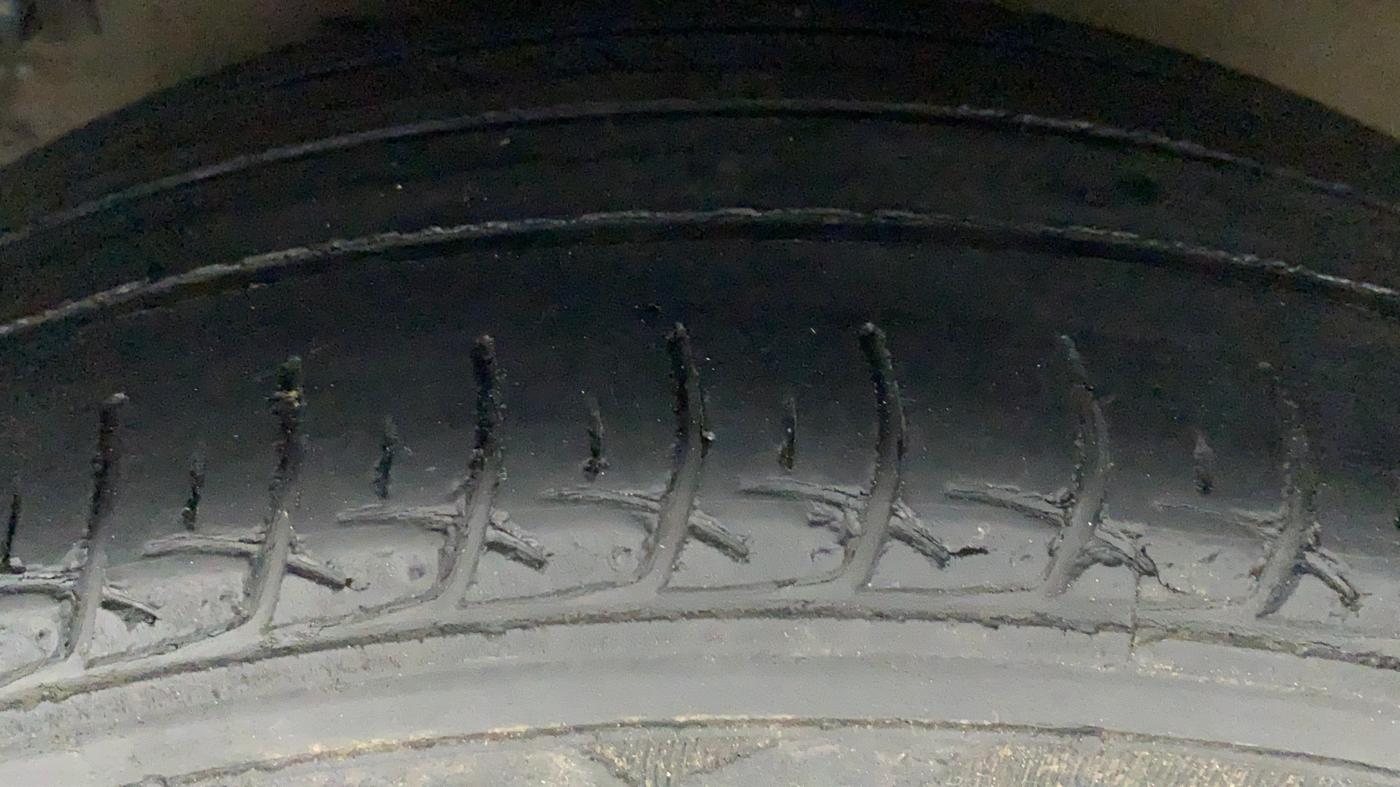 2017 Maruti Ciaz DELTA 1.4 VVT, Petrol, Manual, 66,931 km, Left Front Tyre Tread