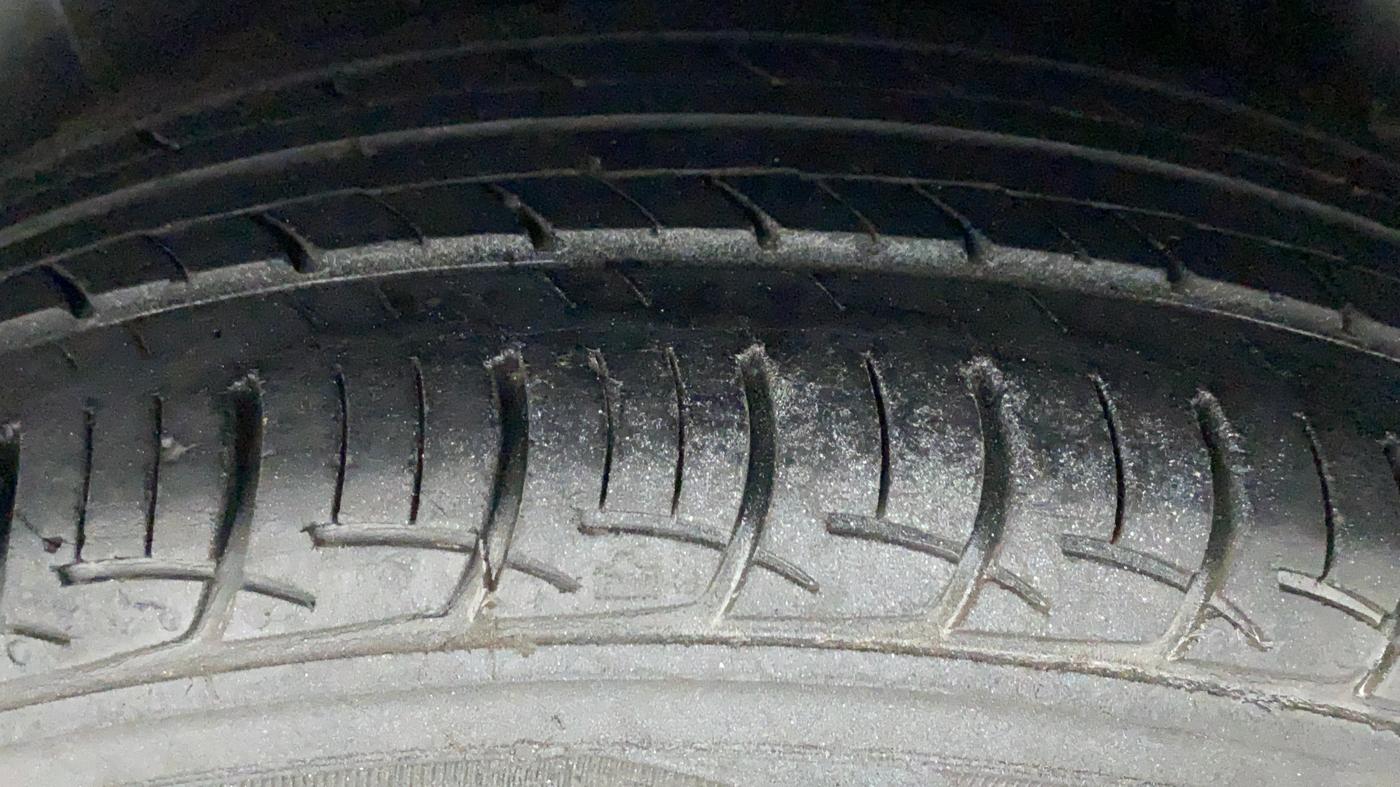 2017 Maruti Ciaz DELTA 1.4 VVT, Petrol, Manual, 66,931 km, Left Rear Tyre Tread