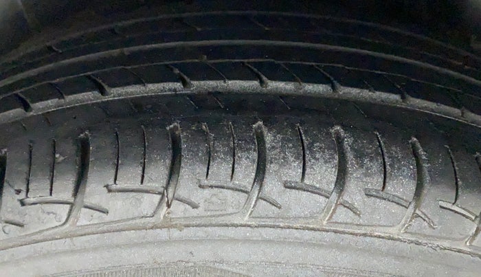 2017 Maruti Ciaz DELTA 1.4 VVT, Petrol, Manual, 66,931 km, Left Rear Tyre Tread