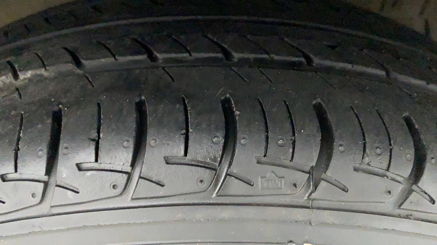 2017 Maruti Ciaz DELTA 1.4 VVT, Petrol, Manual, 66,931 km, Right Front Tyre Tread