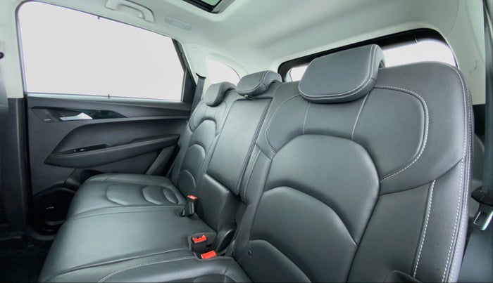 2019 MG HECTOR SHARP DCT PETROL, Petrol, Automatic, 26,079 km, Right Side Rear Door Cabin