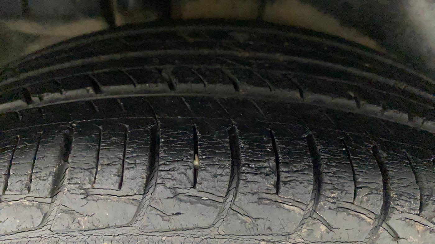2014 Maruti Ertiga VXI, Petrol, Manual, 43,894 km, Right Rear Tyre Tread